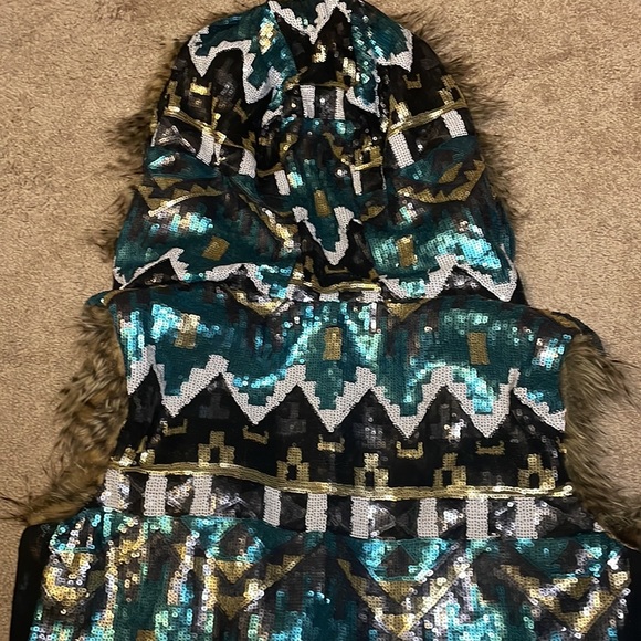 Tribal warrior sequin faux fur vest by Yoshi Zen - Picture 13 of 14